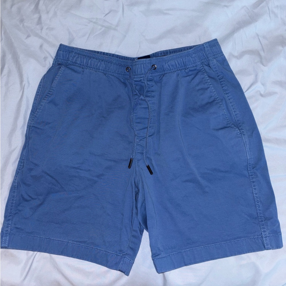 GAP Men's Athletic Shorts in Sky Blue